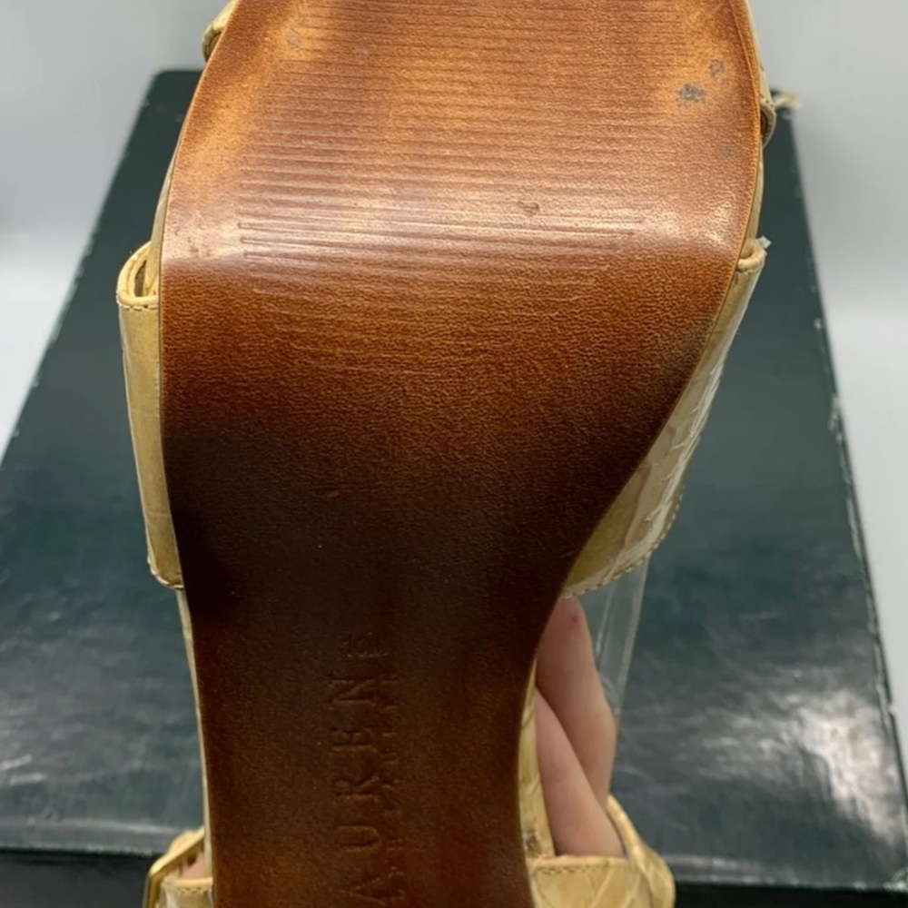 Heels - Picture 2 of 3